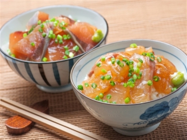 【九旬/大分・豊後】「絆屋」郷土料理真鯛とぶりの海鮮漬け丼(りゅうきゅう) <産地直送・送料込み>