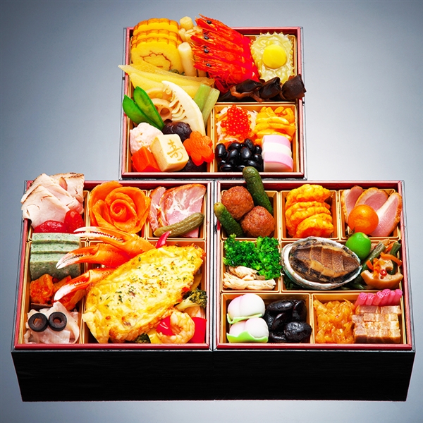 配送／12月30日】京都祇園 和洋中おせち「たつみ」和洋中三段重（送料込み・冷凍）: 鶴屋のおせち｜鶴屋オンラインストア