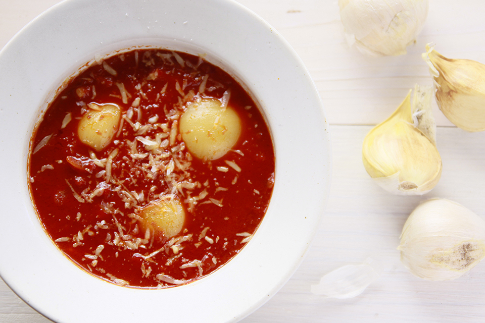 「トマトとニンニクのスープ」の画像
